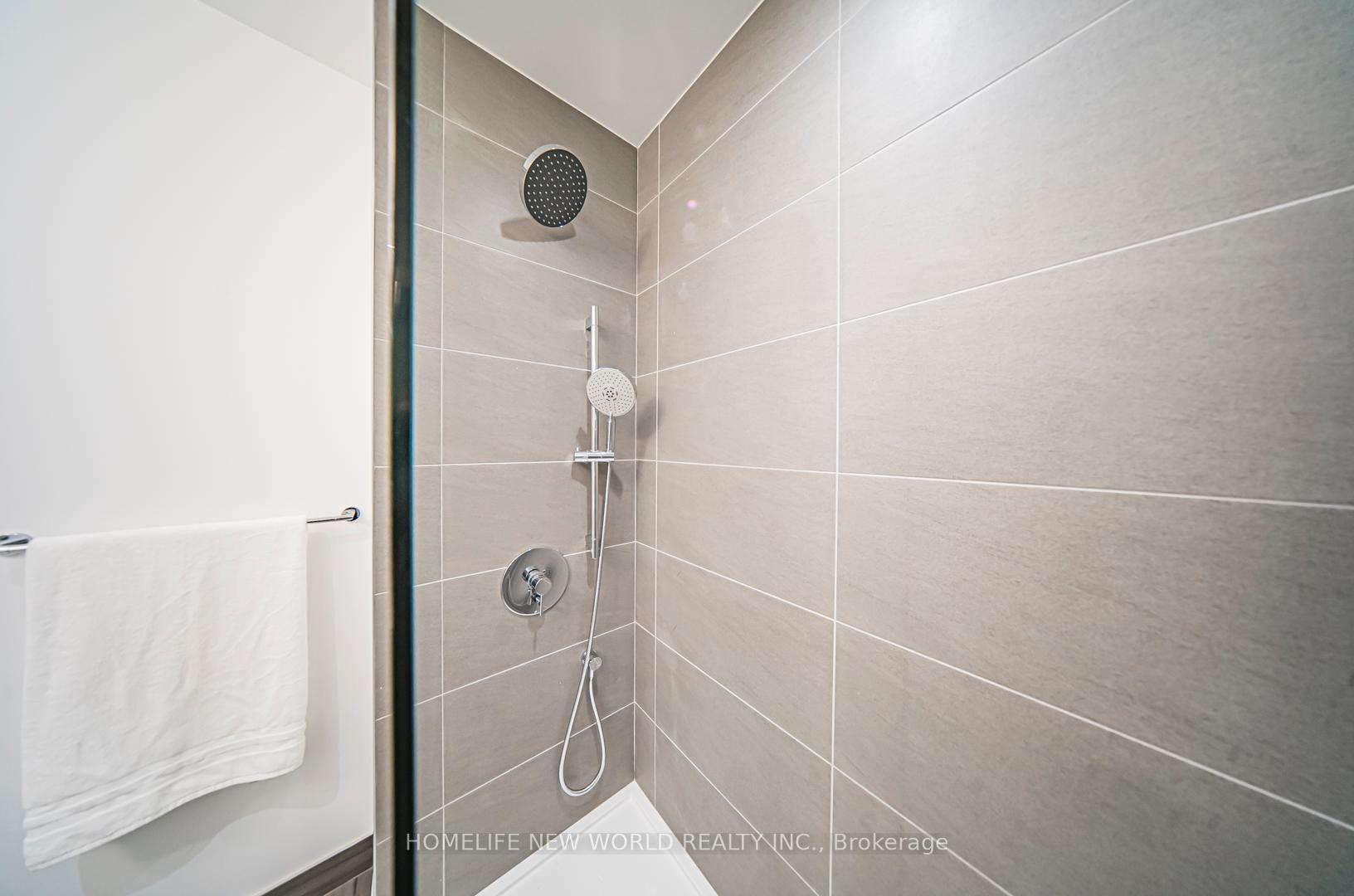 2 Bedrooms Condo at 5 Buttermill,  Vaughan For sale