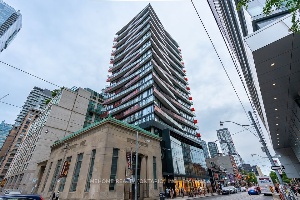 215 Queen