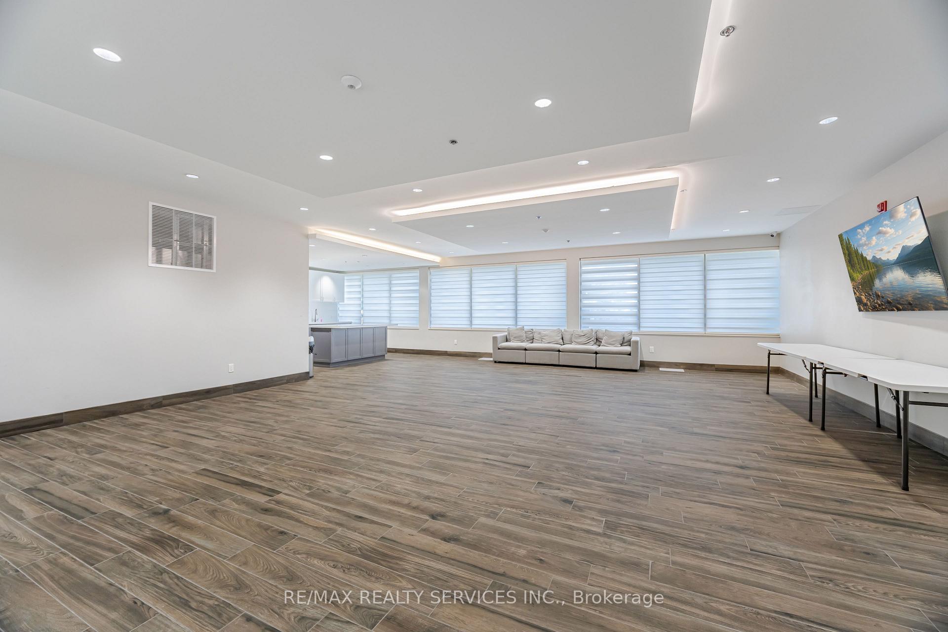 2 Bedrooms Condo at 715 Don Mills, Toronto For sale