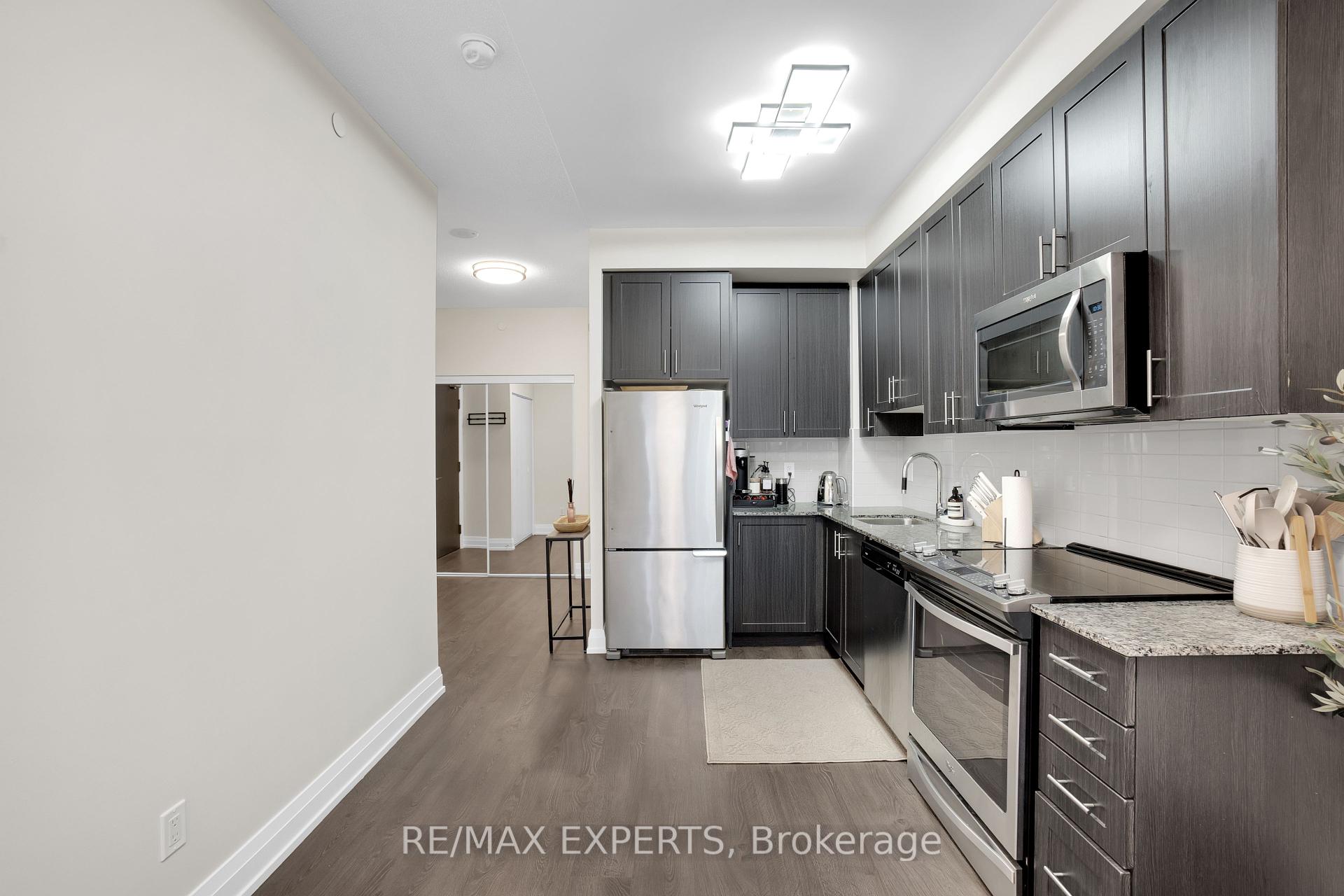 2 Bedrooms Condo at 3700 Highway 7, Vaughan For sale