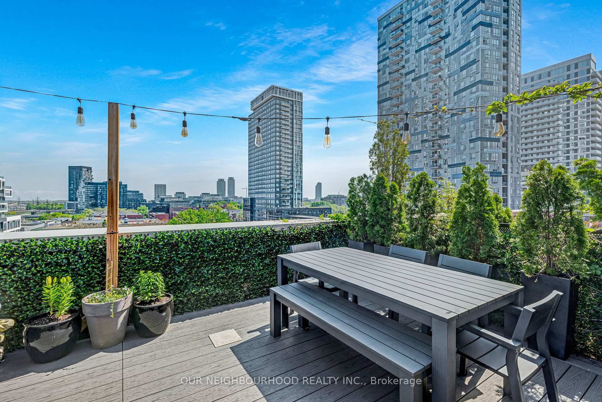 2 Bedrooms Condo at 736 Dundas, Toronto For sale