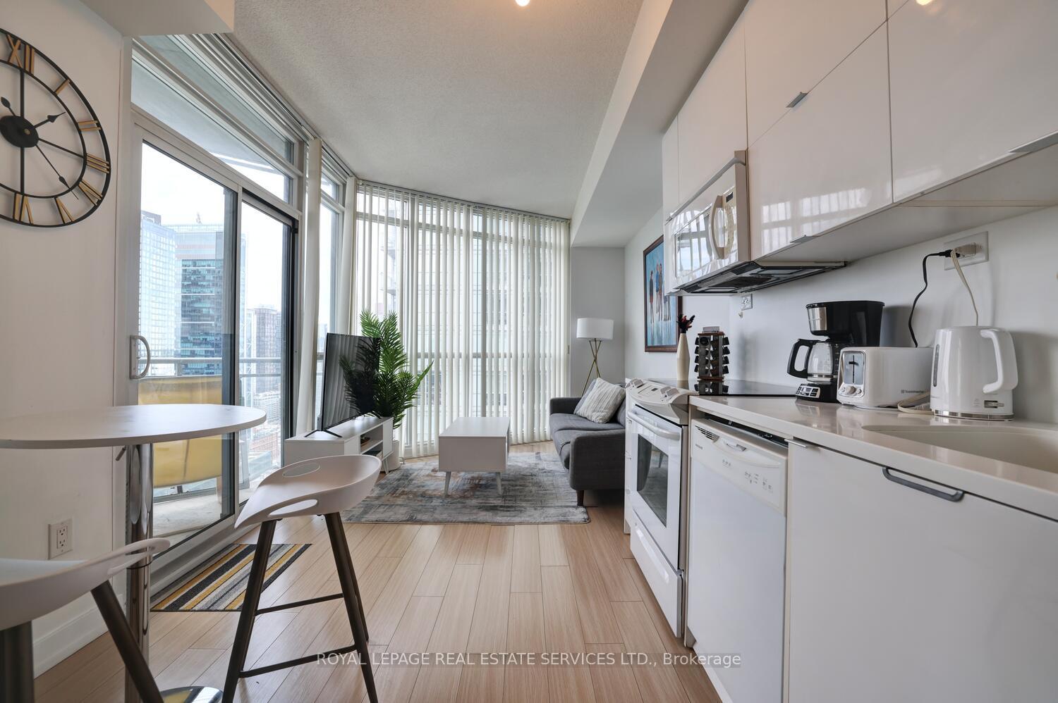 1 Bedroom Condo at 21 Iceboat,  Toronto For sale