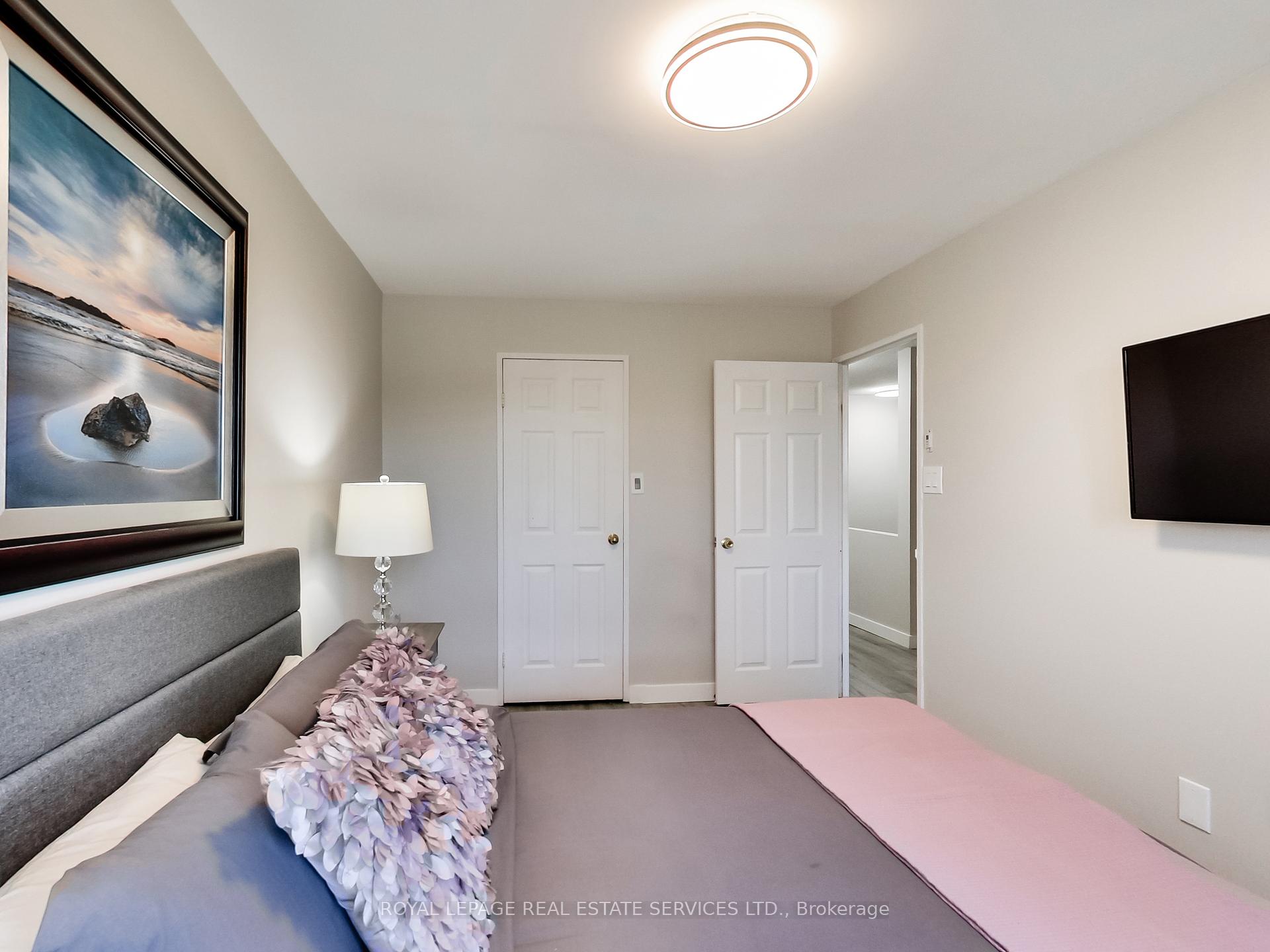 3 Bedrooms Condo at 1008 Falgarwood,  Oakville For sale