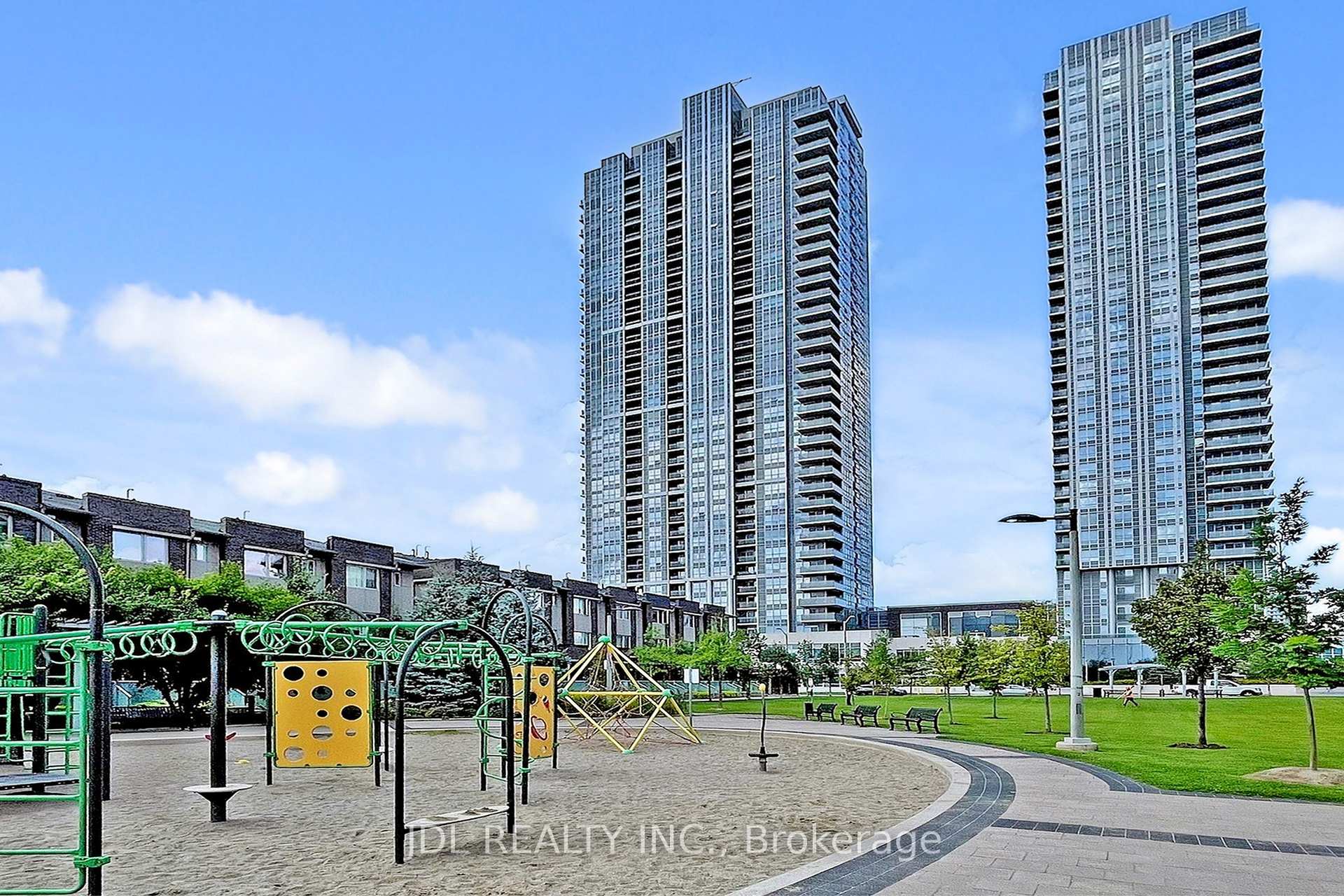 2 Bedrooms Condo at 255 Village Green, Toronto For sale