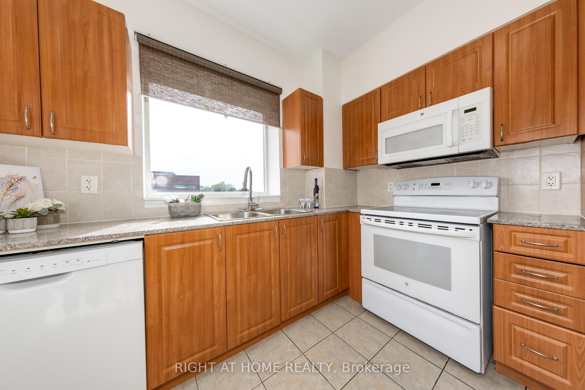 2 Bedrooms Condo at 5940 Yonge, Toronto For sale