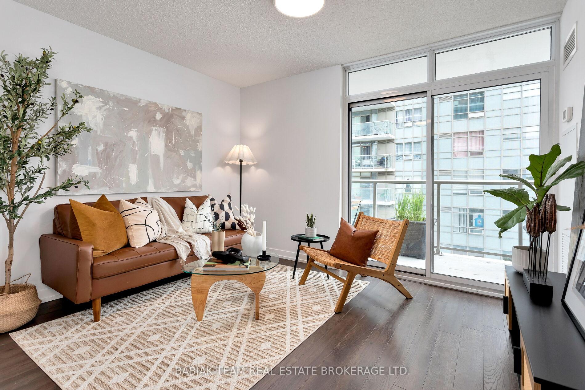 3 Bedrooms Condo at 816 Lansdowne, Toronto For sale