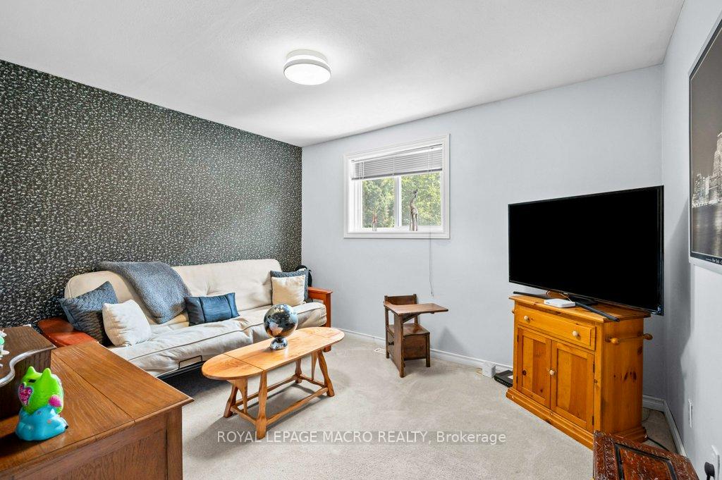 2 Bedrooms Condo at 483 Claridge, Burlington For sale