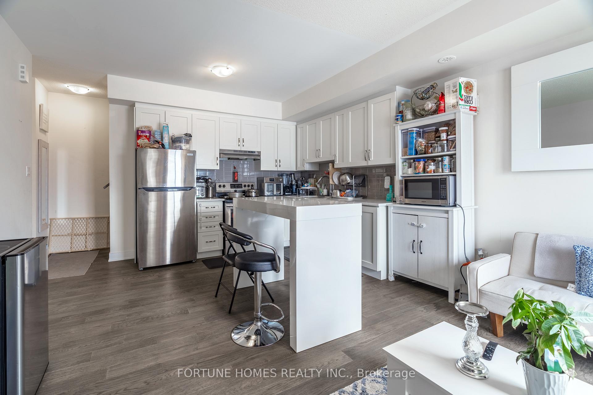 3 Bedrooms Condo at 39 John Perkins Bull, Toronto For sale