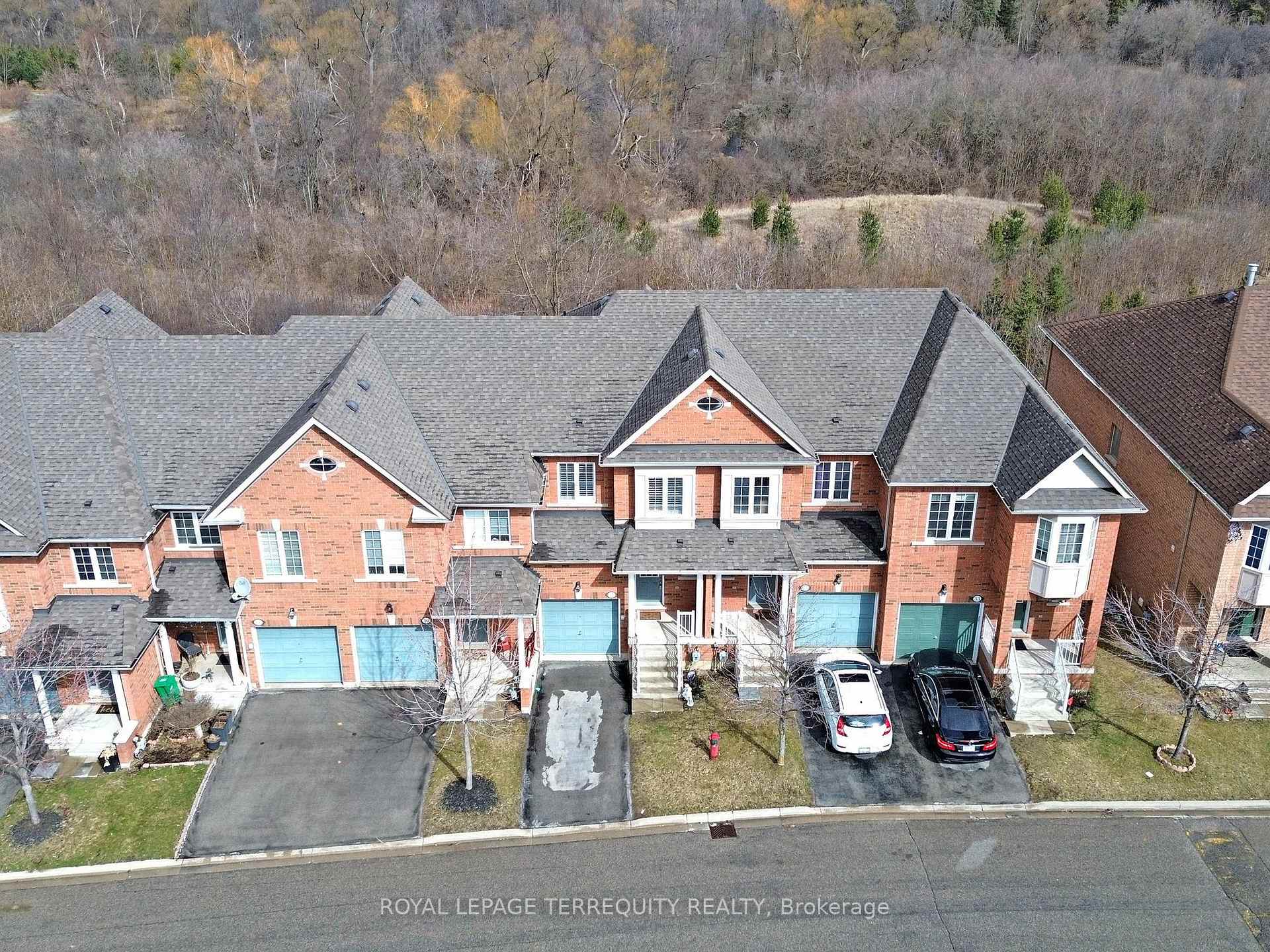 4 Bedrooms Condo at 6399 Spinnaker,  Mississauga For sale