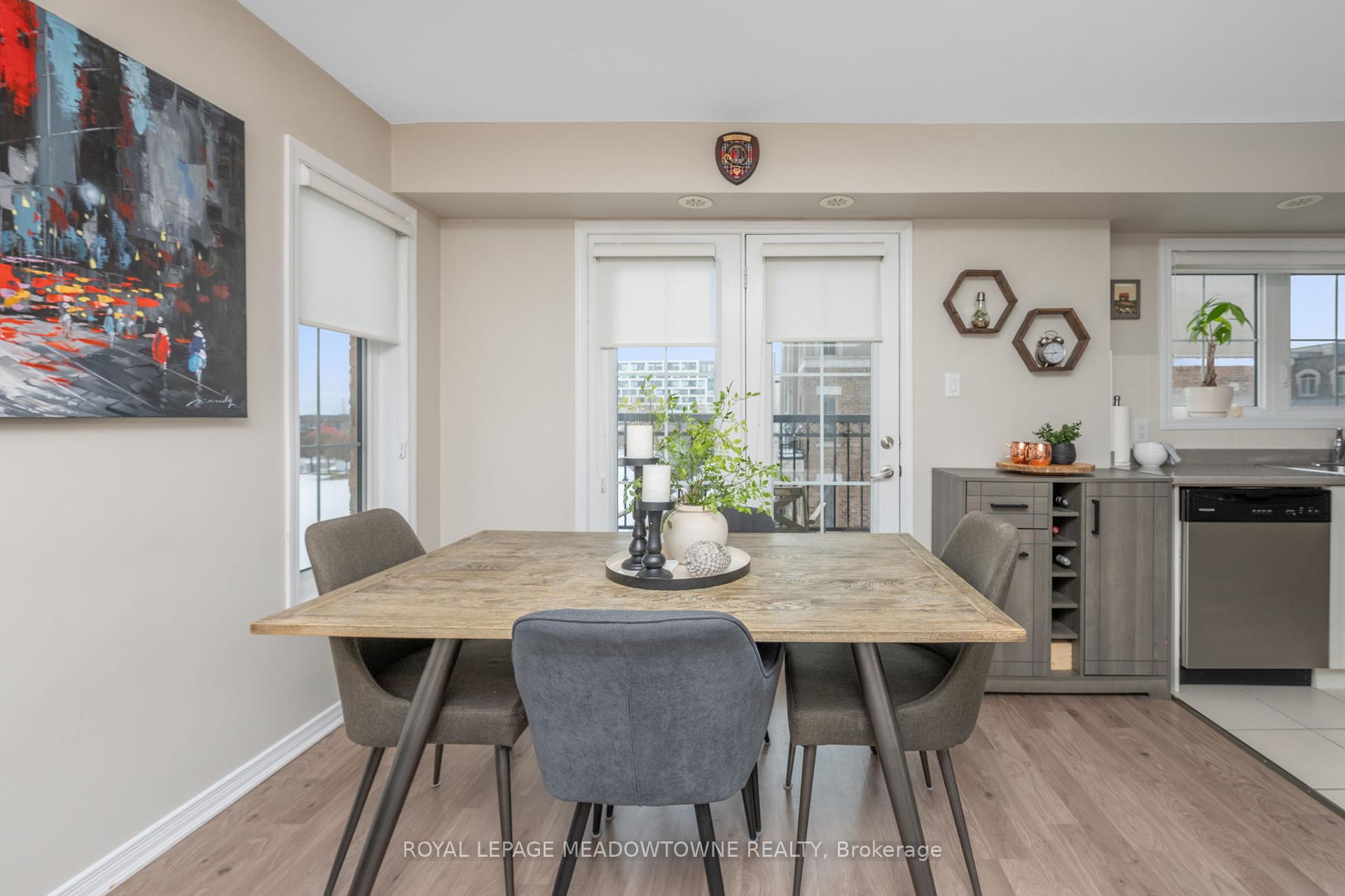 3 Bedrooms Condo at 2441 Greenwich, Oakville For sale