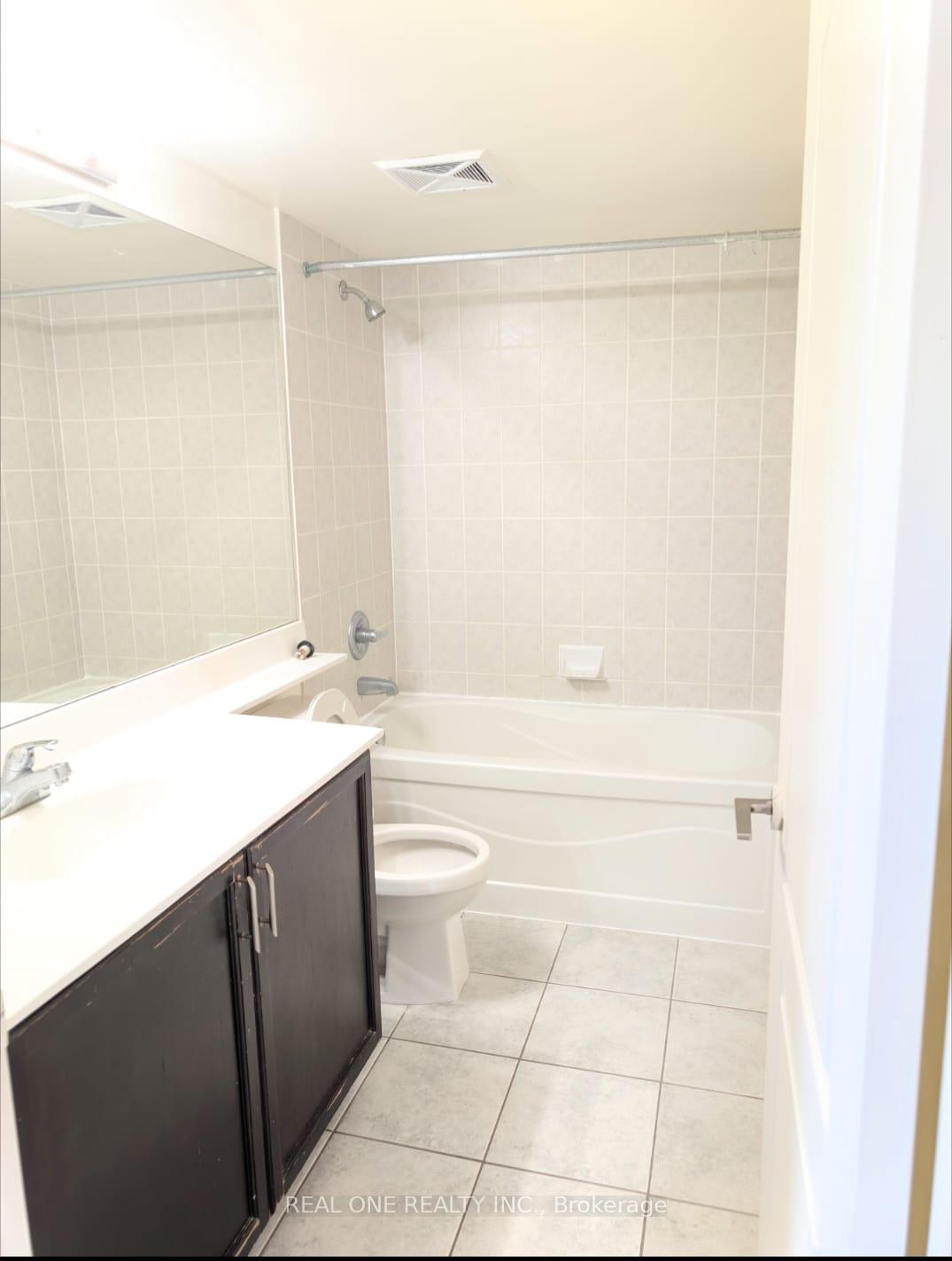 1 Bedroom Condo at 60 Town Centre, Toronto For sale