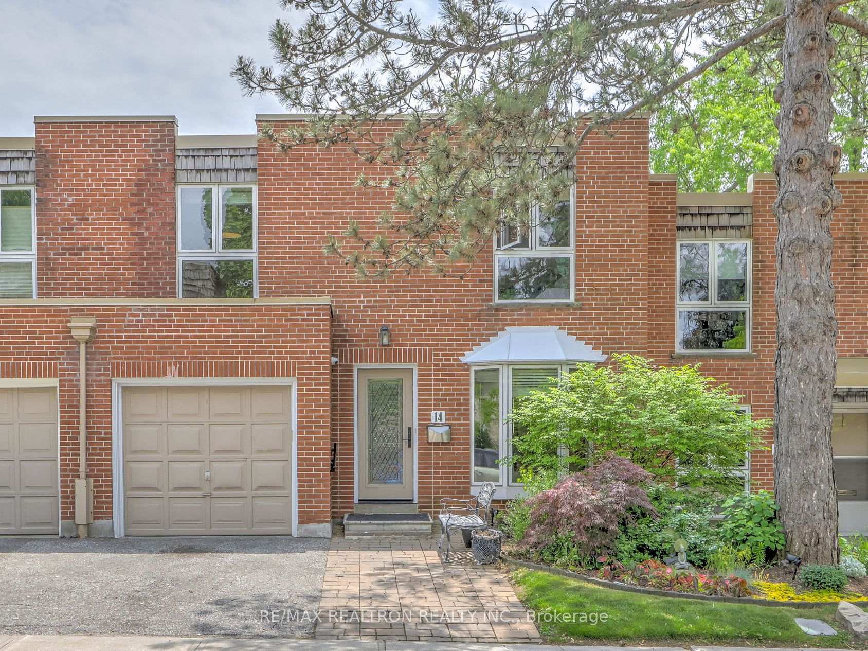 5 Bedrooms Condo at 14 Anvil Millway, Toronto For sale