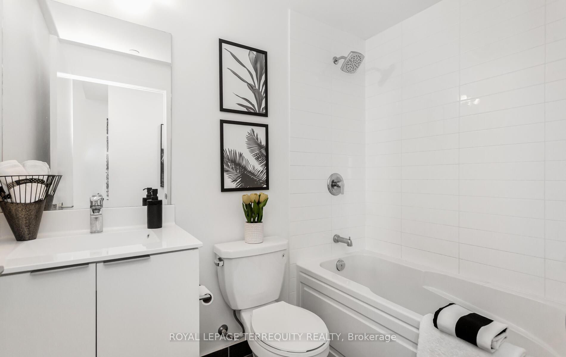 2 Bedrooms Condo at 30 Shore Breeze,  Toronto For sale