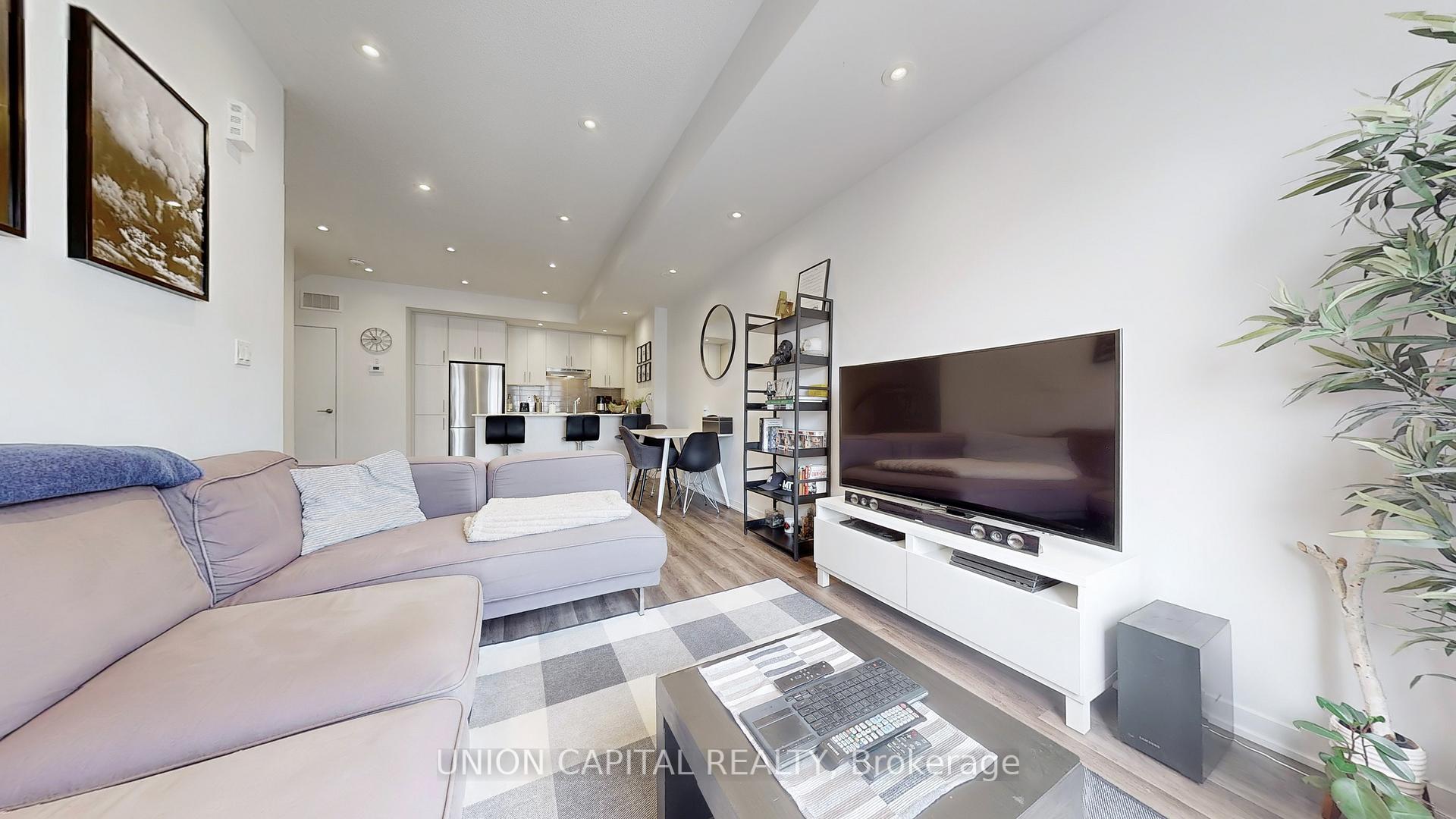 3 Bedrooms Condo at 15 William Jackson, Toronto For sale