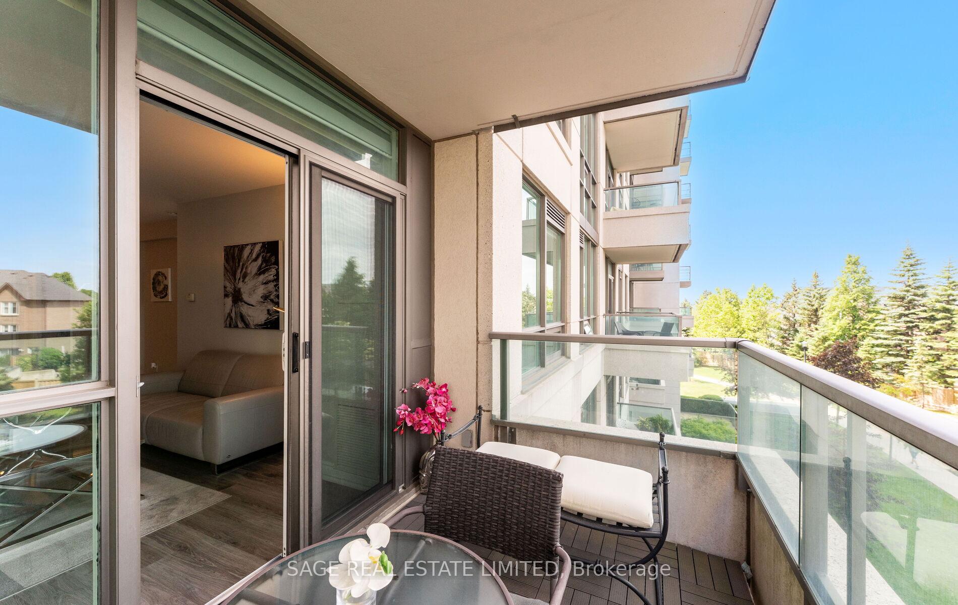 2 Bedrooms Condo at 88 Promenade, Vaughan For sale