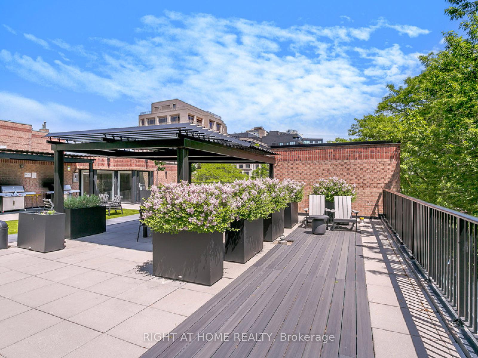 2 Bedrooms Condo at 225 Davenport, Toronto For sale