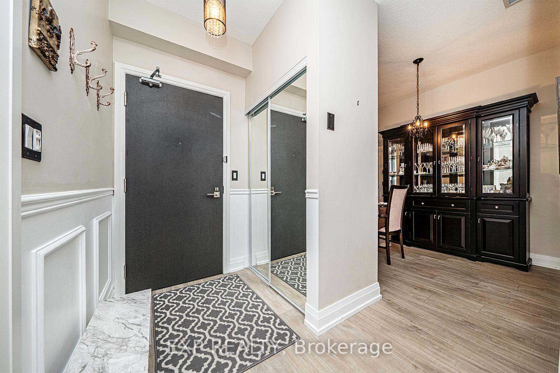 2 Bedrooms Condo at 3600 Highway 7, Vaughan For sale