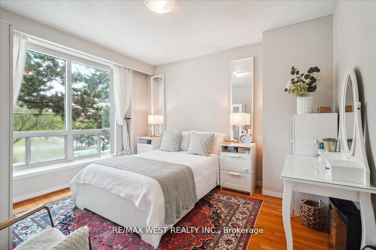 2 Bedrooms Condo at 69 Upper Canada,  Toronto For sale