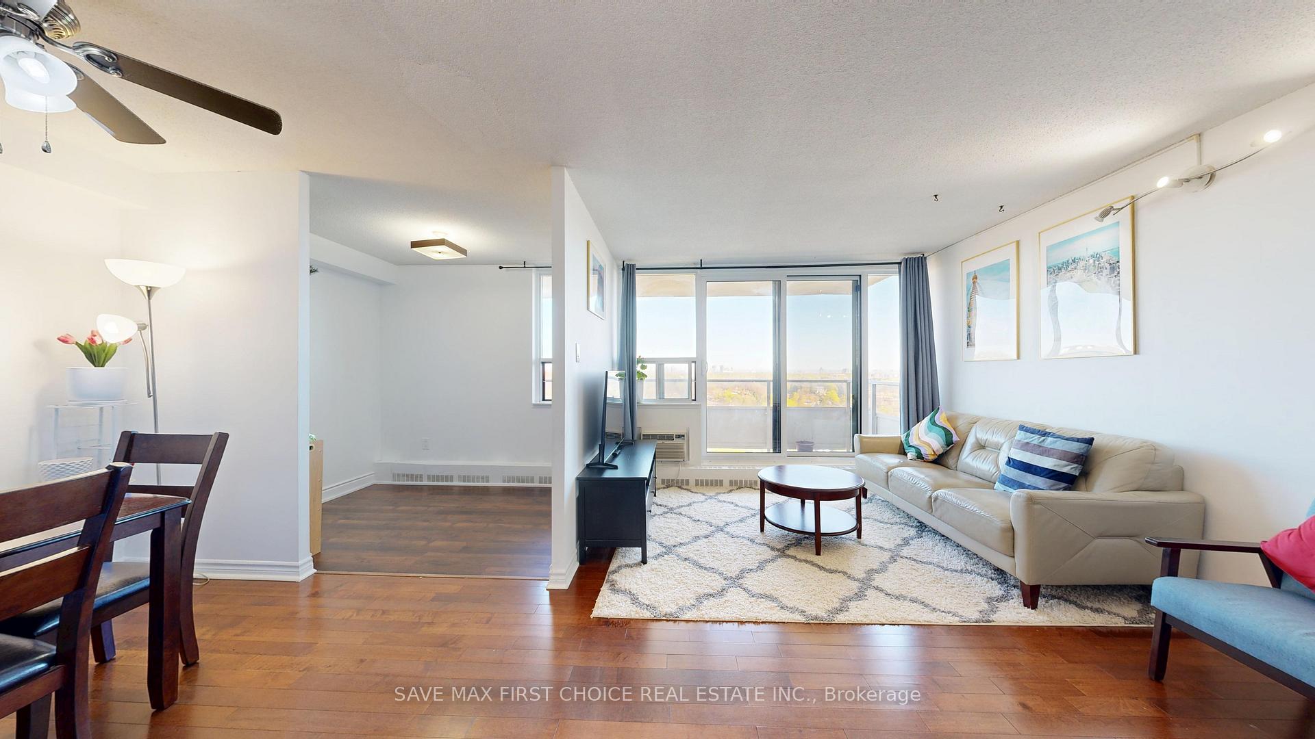 3 Bedrooms Condo at 15 Torrance, Toronto For sale
