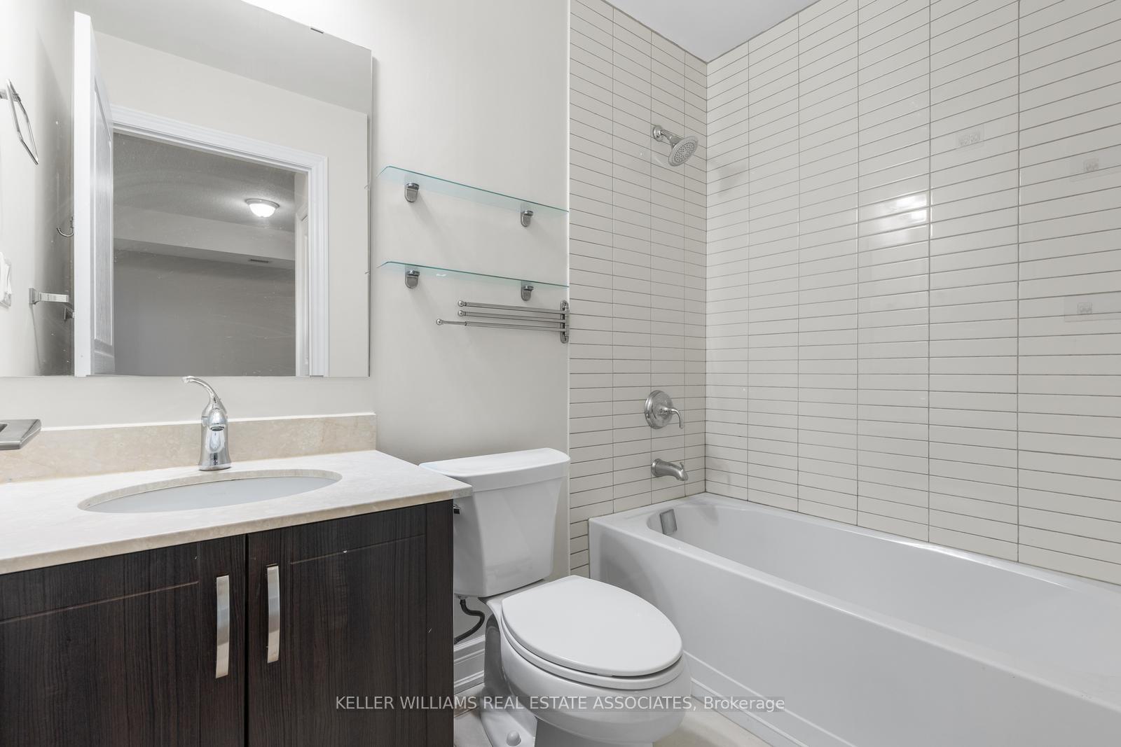 2 Bedrooms Condo at 3170 Erin Mills, Mississauga For sale