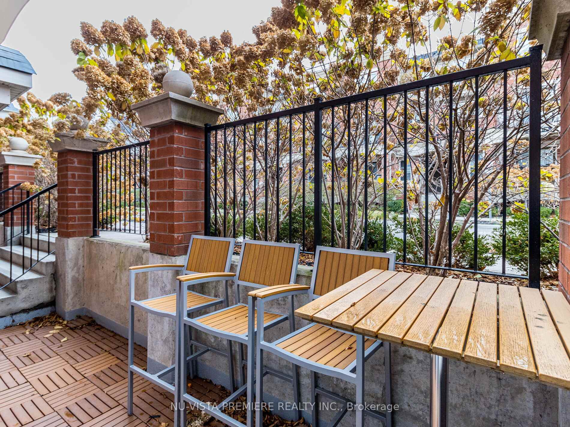 2 Bedrooms Condo at 2488 Post, Oakville For sale