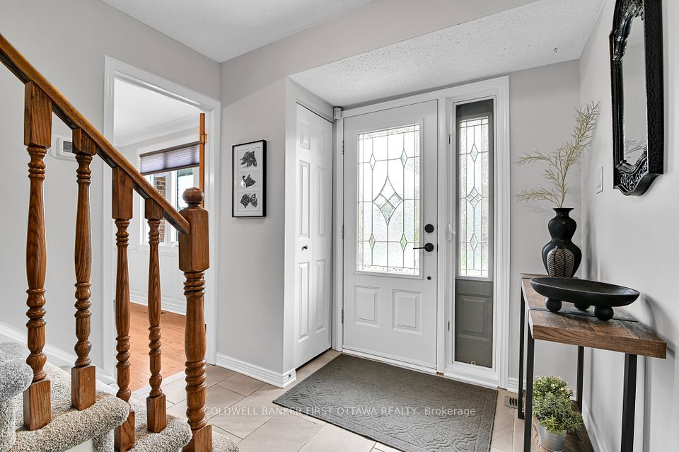 17 Nanook Crescent, Kanata, ON K2L 2A6