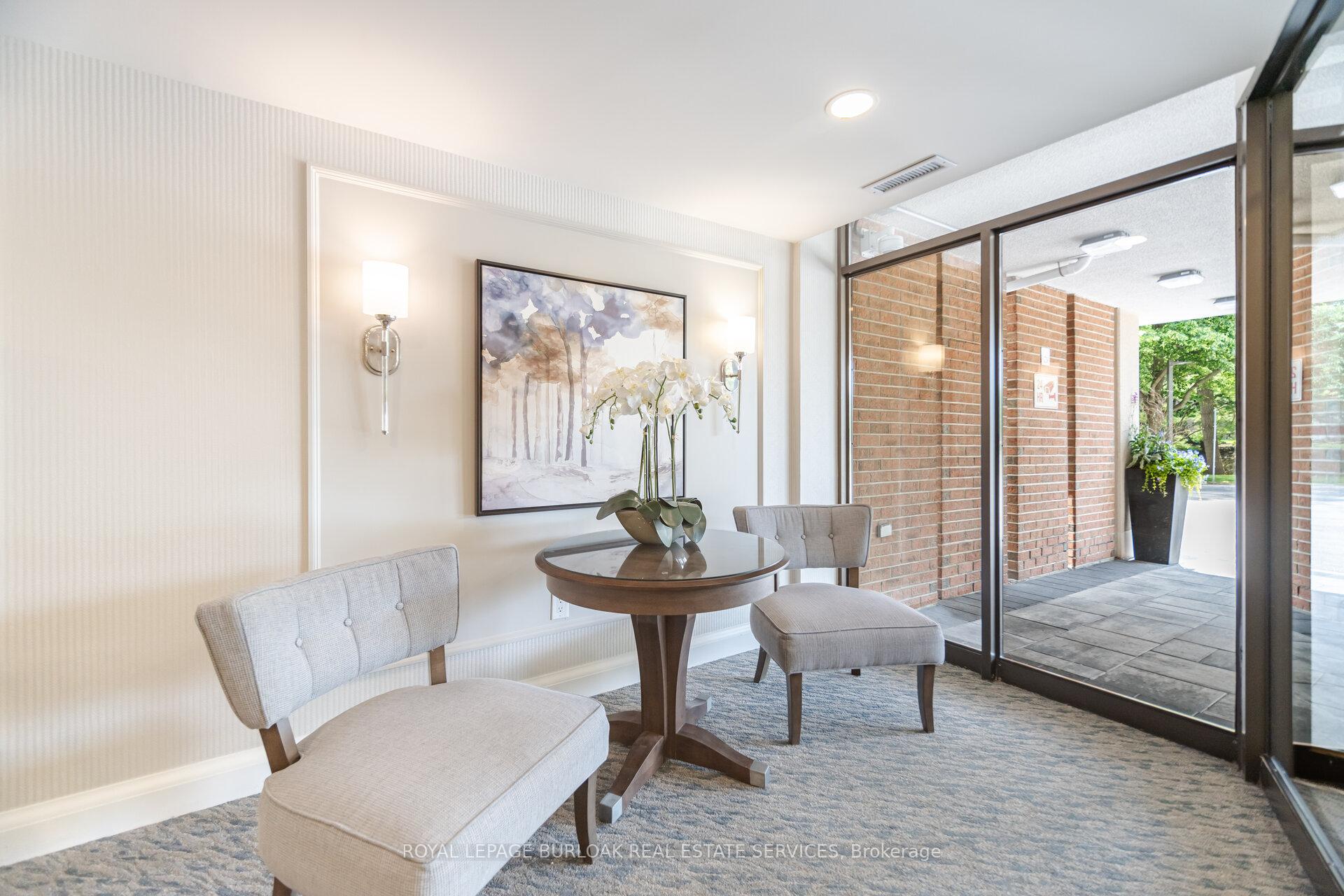 2 Bedrooms Condo at 1230 Marlborough, Oakville For sale