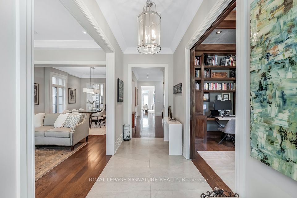 15 Delavan Avenue, Toronto, ON M5P 1T2