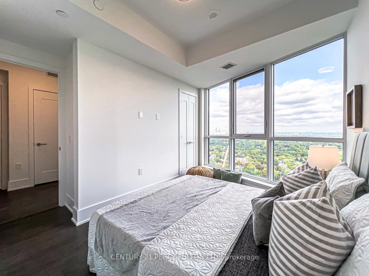 3 Bedrooms Condo at 585 Bloor, Toronto For sale