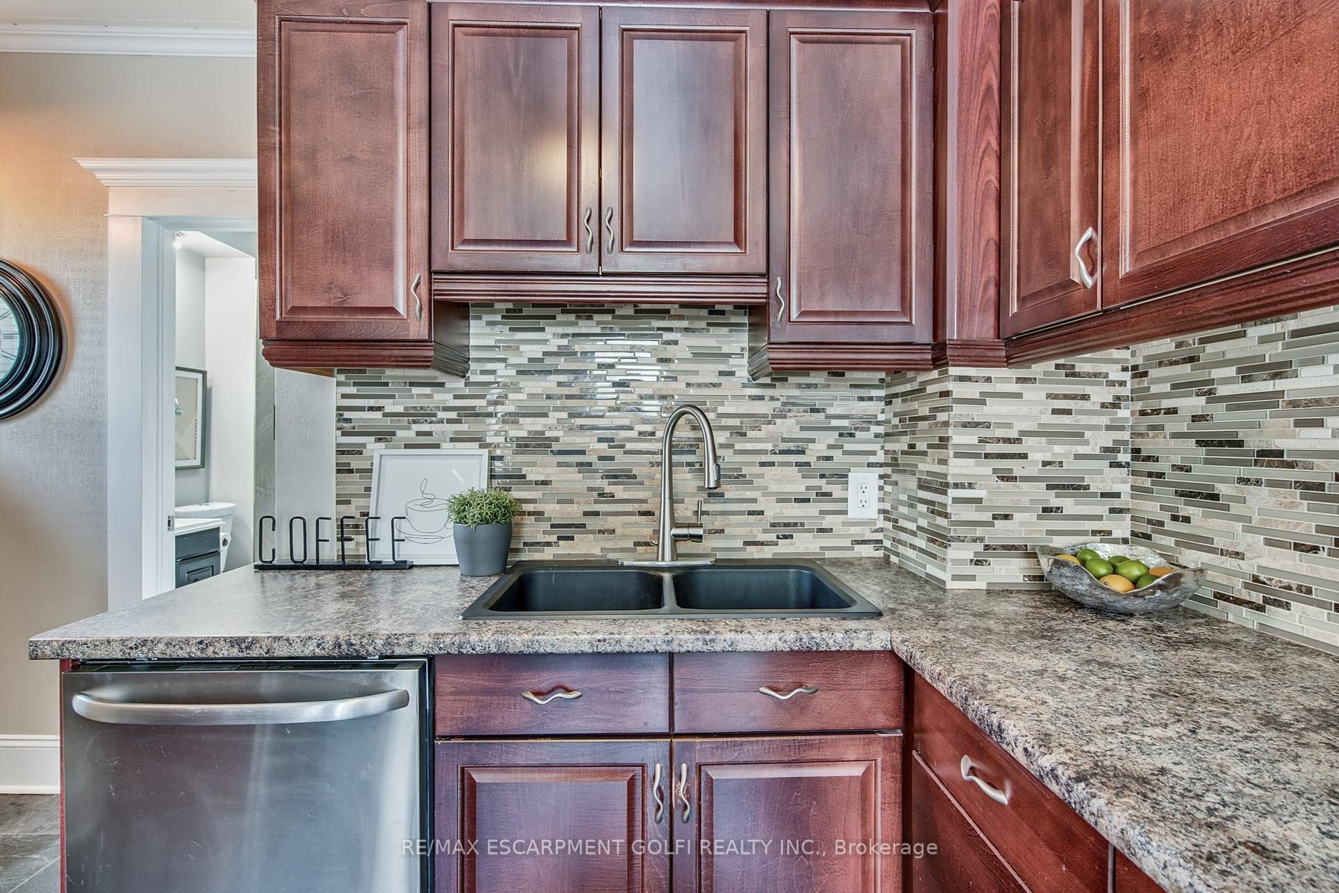 Photo of 4 Ravine Road, St. Catharines, ON L2P 3A7