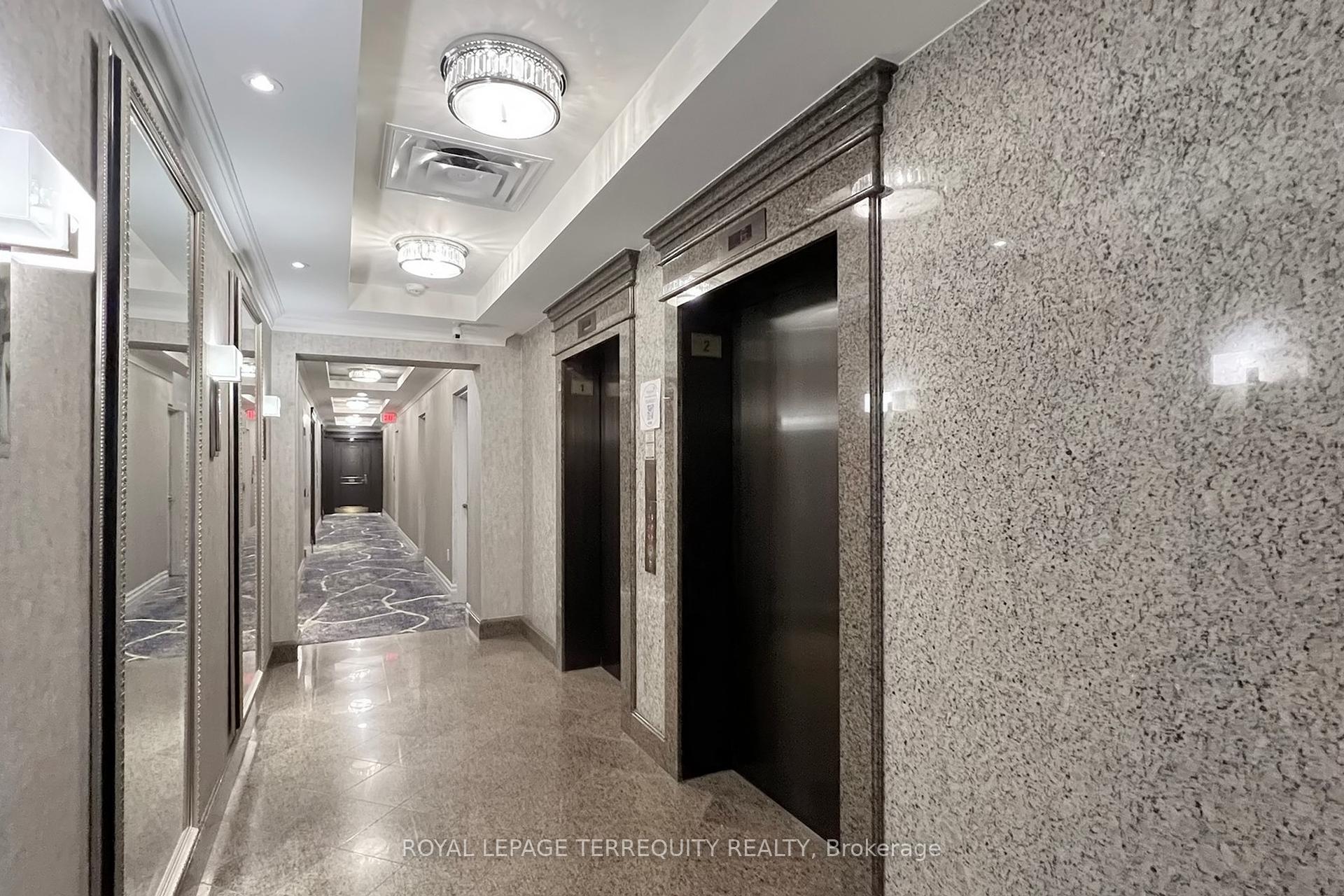 3 Bedrooms Condo at 2 Clairtrell, Toronto For sale