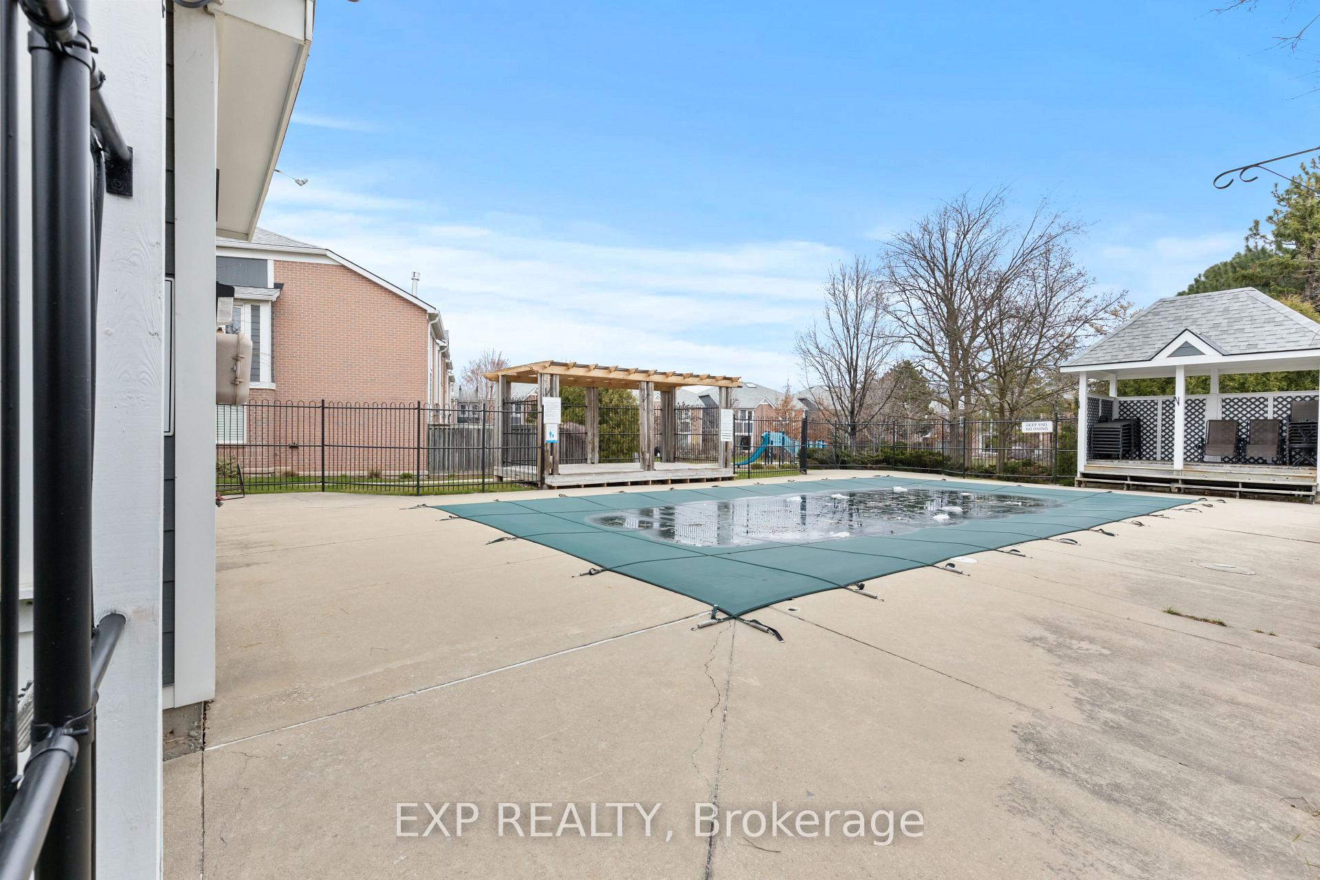 3 Bedrooms Condo at 2205 South Millway,  Mississauga For sale