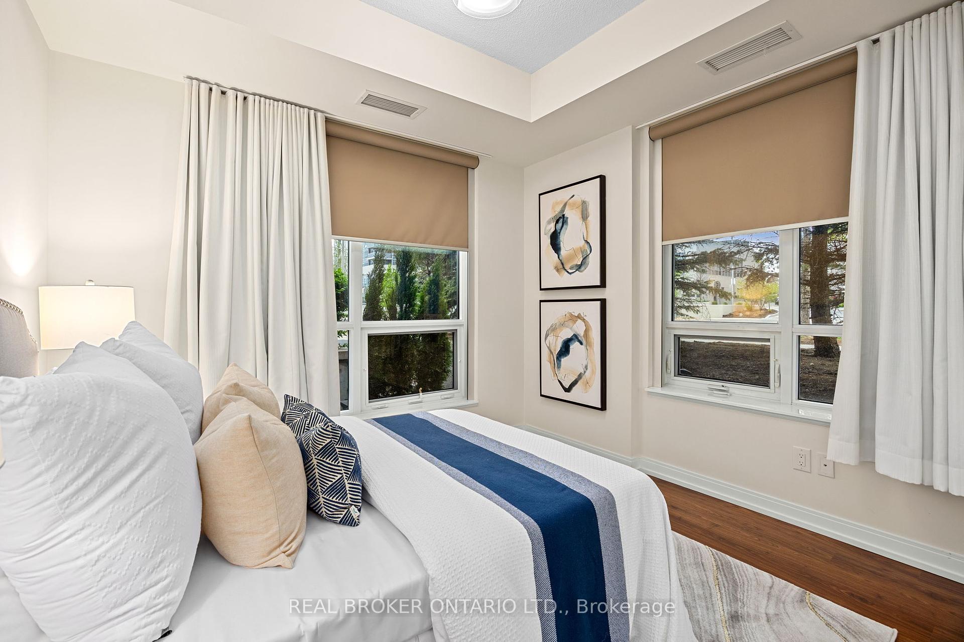 2 Bedrooms Condo at 181 Village Green, Toronto For sale