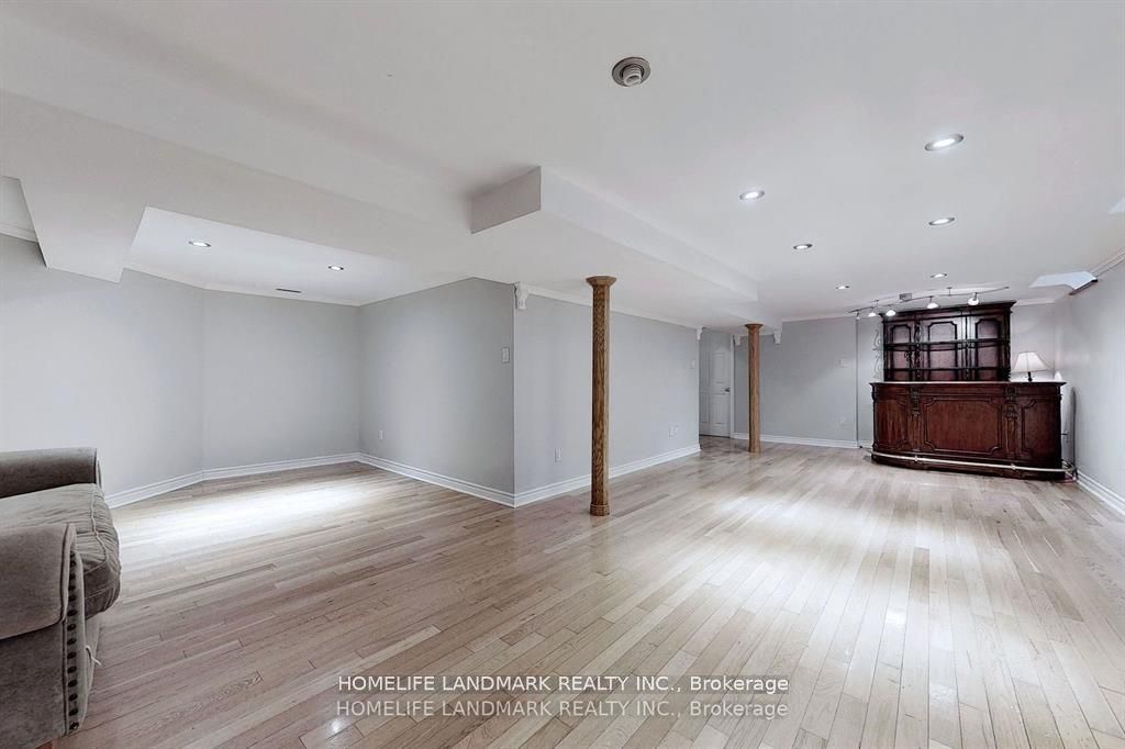 3452 Cherrington Crescent