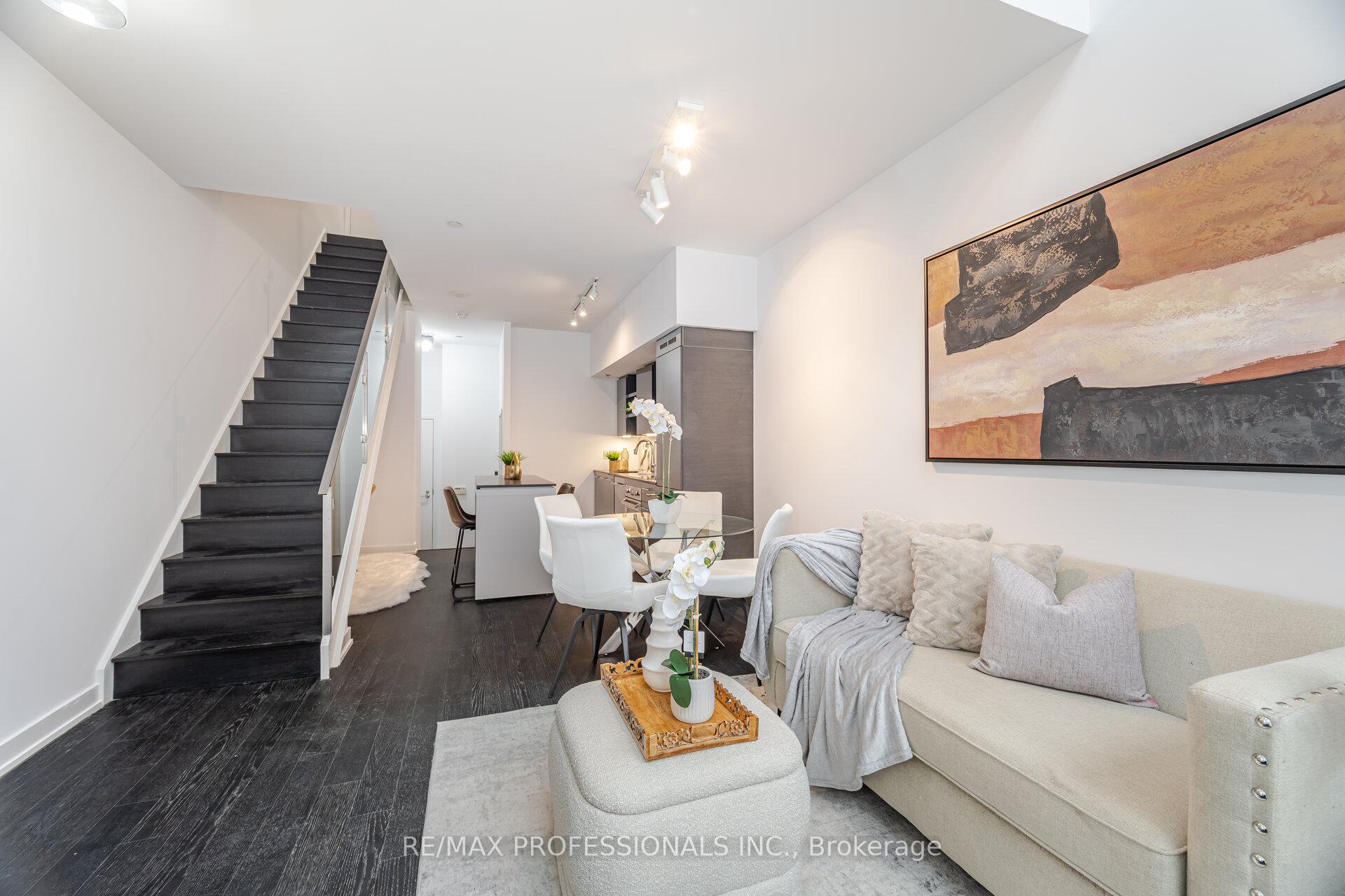 2 Bedrooms Condo at 1030 King, Toronto For sale