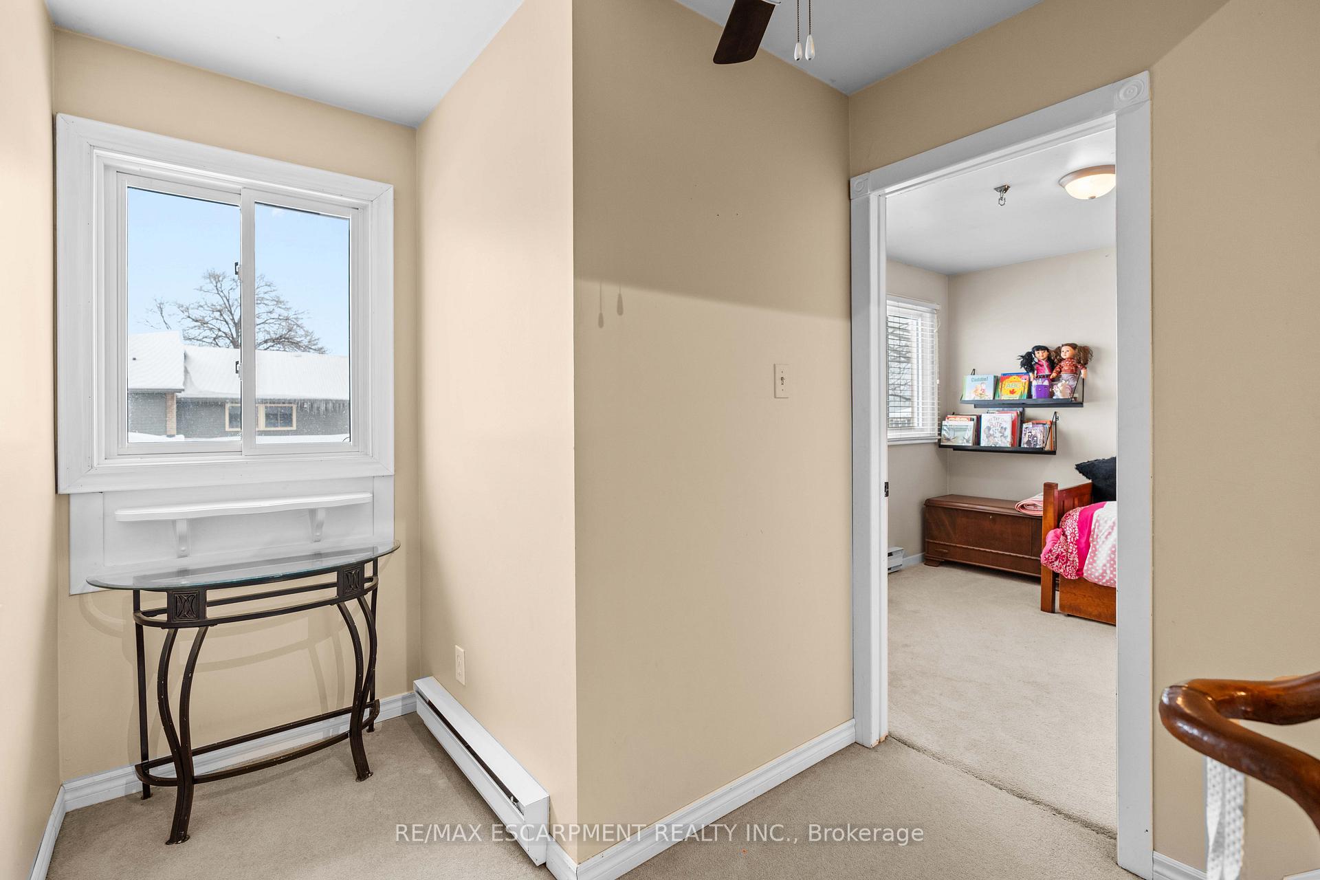 3 Bedrooms Condo at 1419 Ester,  Burlington For sale