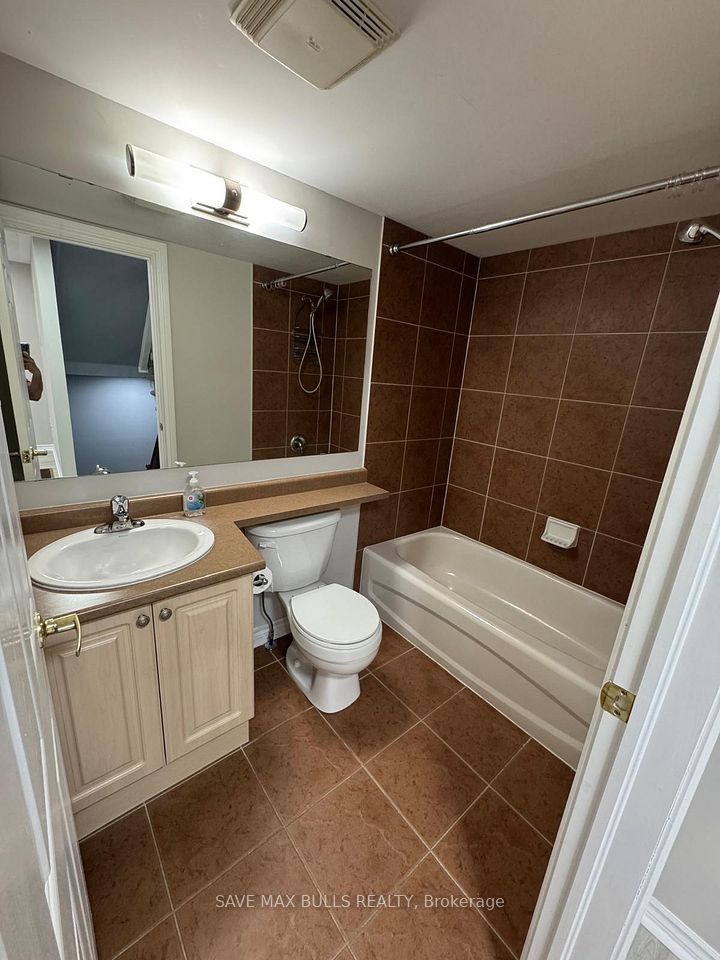 46 Wicker Park Way, Whitby, ON L1R 0E1