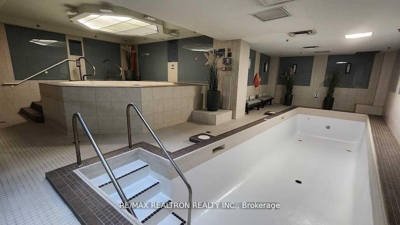 1 Bedroom Condo at 7 Broadway, Toronto For sale