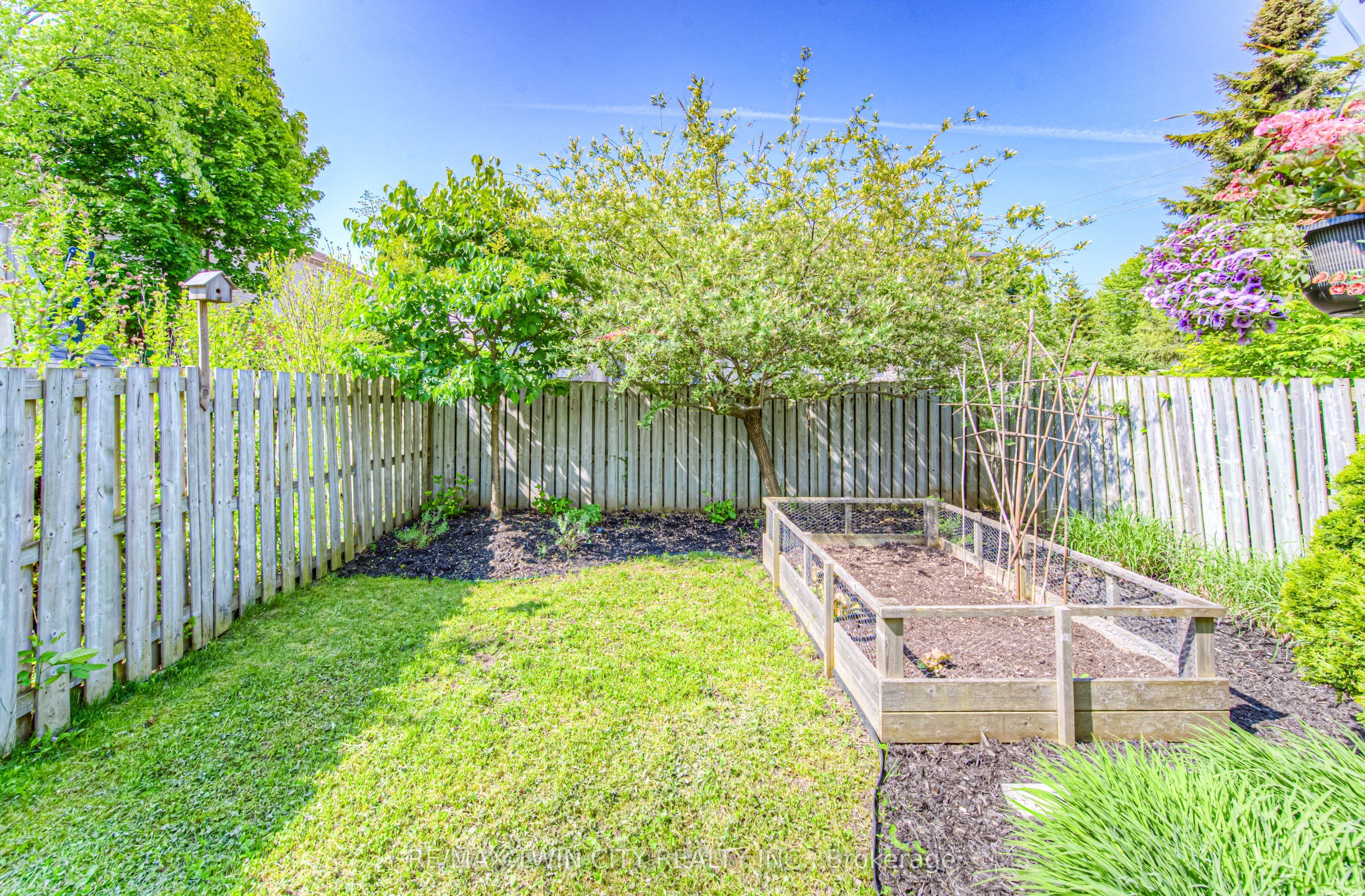 381 University Downs Crescent