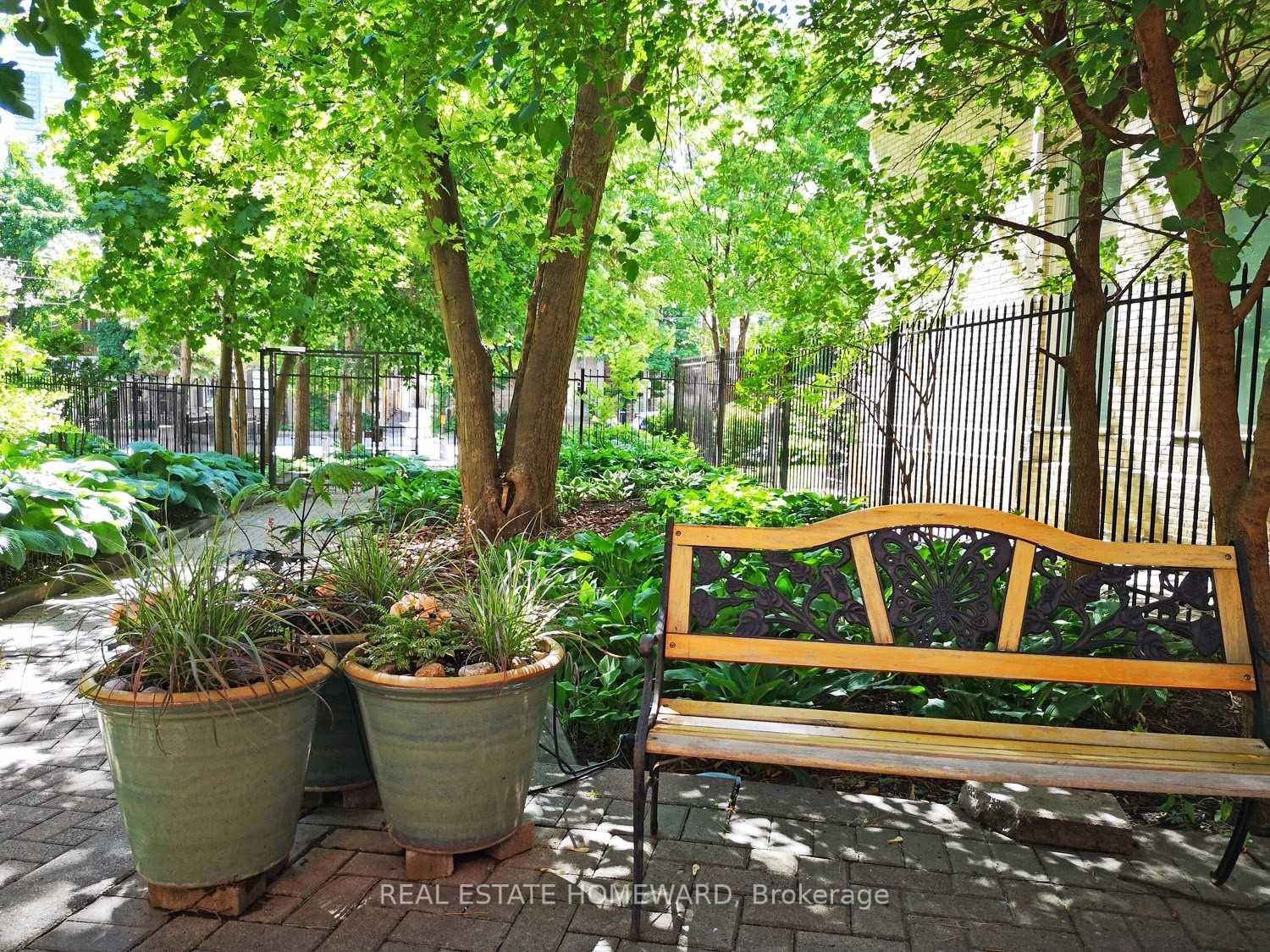 2 Bedrooms Condo at 77 Maitland, Toronto For sale