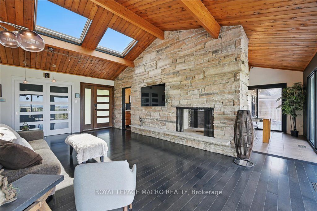 33 Leslie Drive