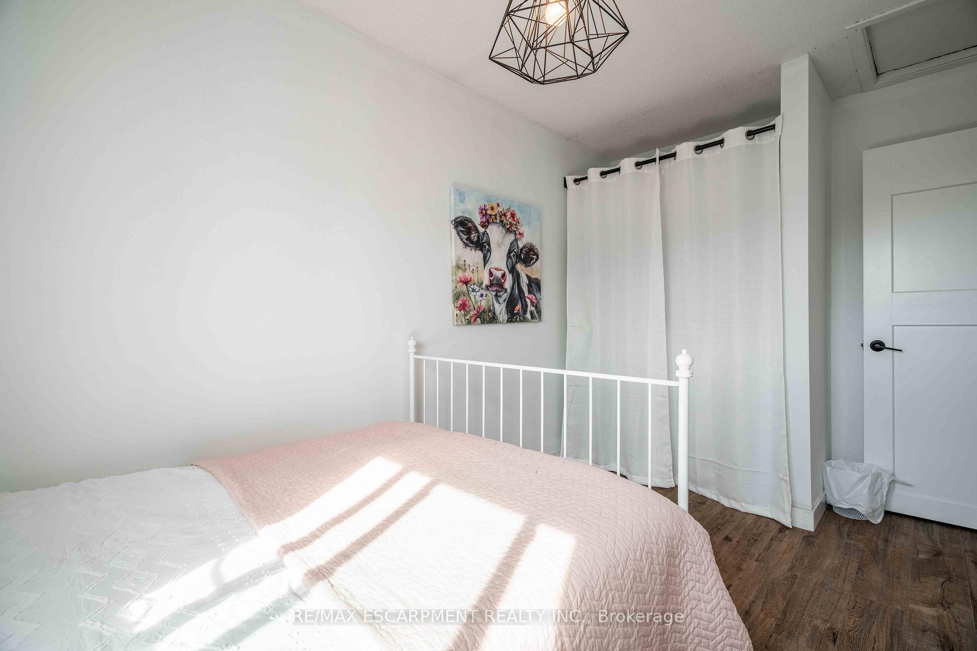 3 Bedrooms Condo at 1190 Upper Ottawa, Hamilton For sale