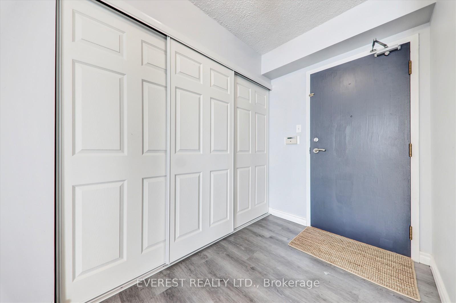 3 Bedrooms Condo at 3 Greystone Walk, Toronto For sale