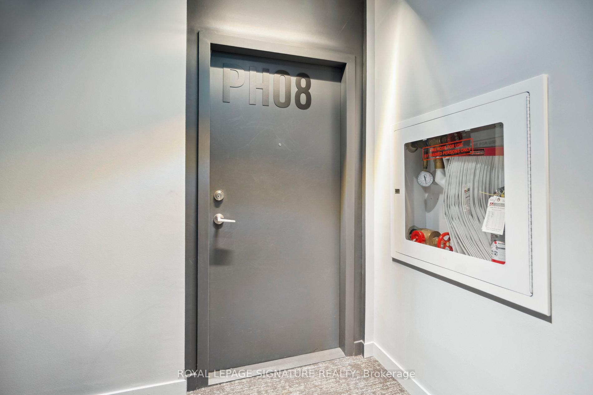 3 Bedrooms Co-op at 7 Smith, Toronto For sale