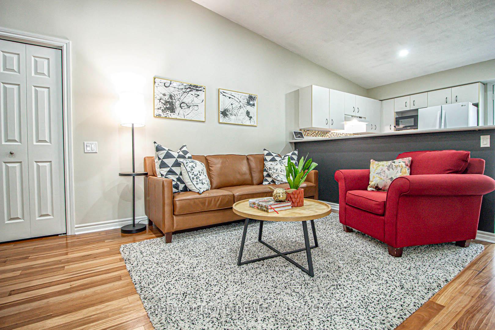 2 Bedrooms Condo at 1451 Walker’s, Burlington For sale