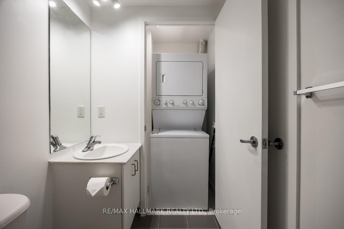 1 Bedroom Condo at 285 Mutual,  Toronto For sale