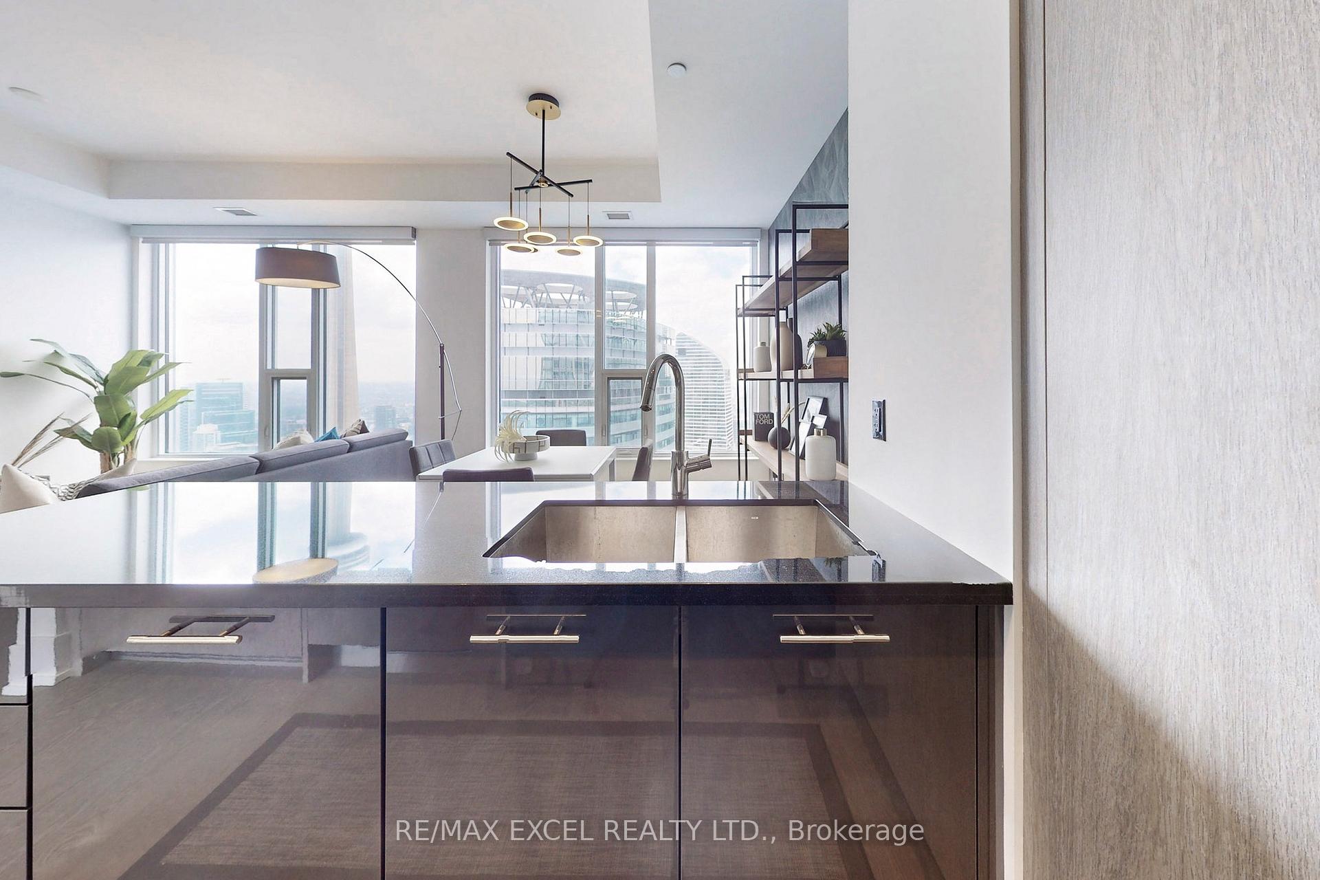 2 Bedrooms Condo at 10 York, Toronto For sale