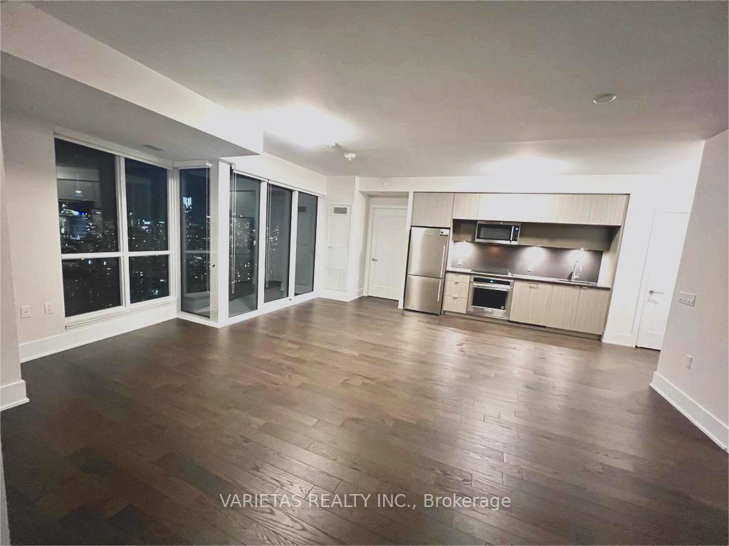 3 Bedrooms Condo at 585 Bloor,  Toronto For sale