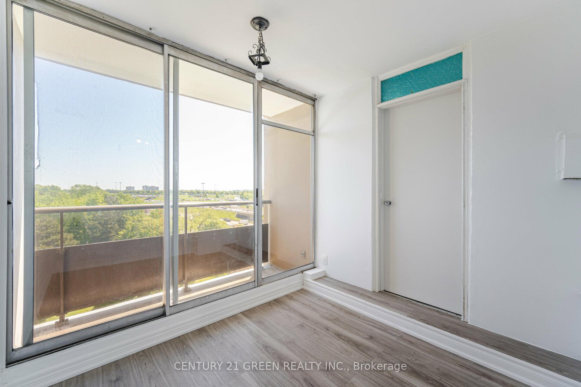 4 Bedrooms Condo at 5 Parkway Forest,  Toronto For sale