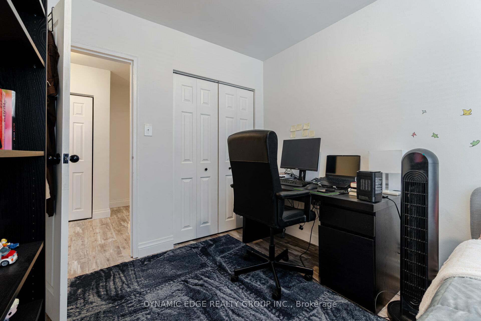 2 Bedrooms Condo at 57 Mericourt,  Hamilton For sale